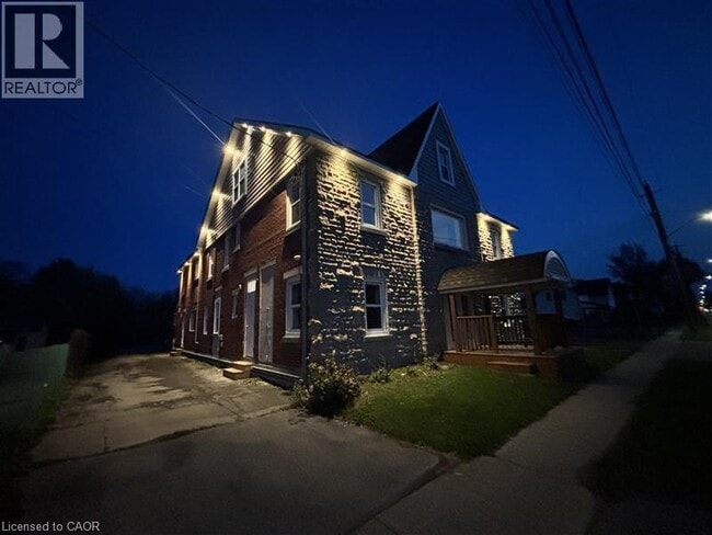 Photo du bâtiment - 803 King St