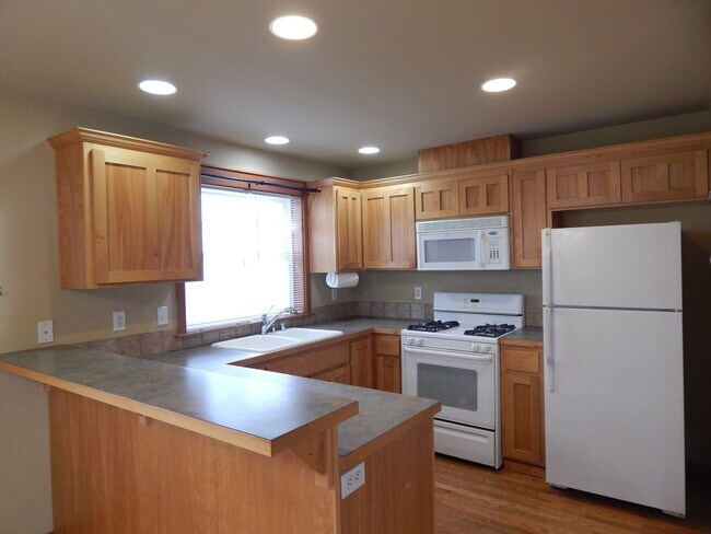 Foto del edificio - Spacious 3 Bed / 3 Bath Home with 1-Car Garage