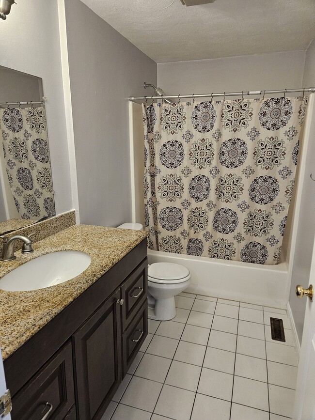 Full Bath - 197 High St