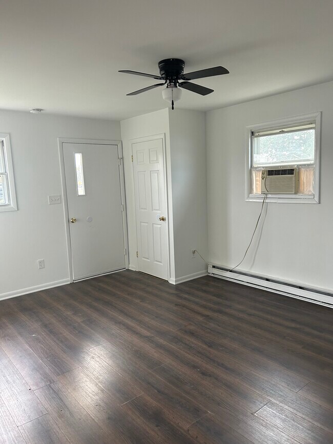 Building Photo - 2702 Bungalow Ave