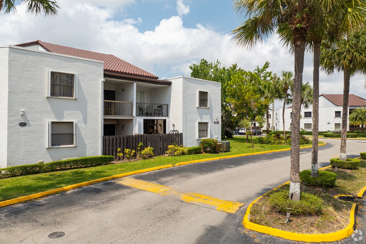 Primary Photo - Bleau Fontaine Condominiums