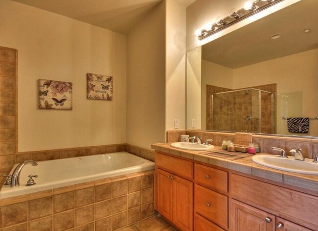 Building Photo - 1271 Avenida Las Brisas