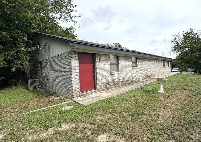 Building Photo - 205 W Washington Ave