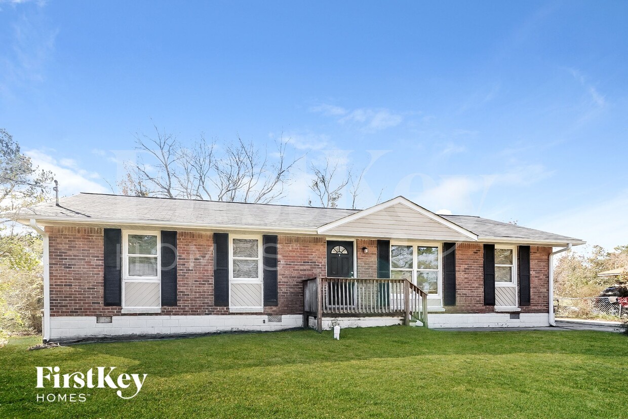 Foto principal - 143 Andover Dr