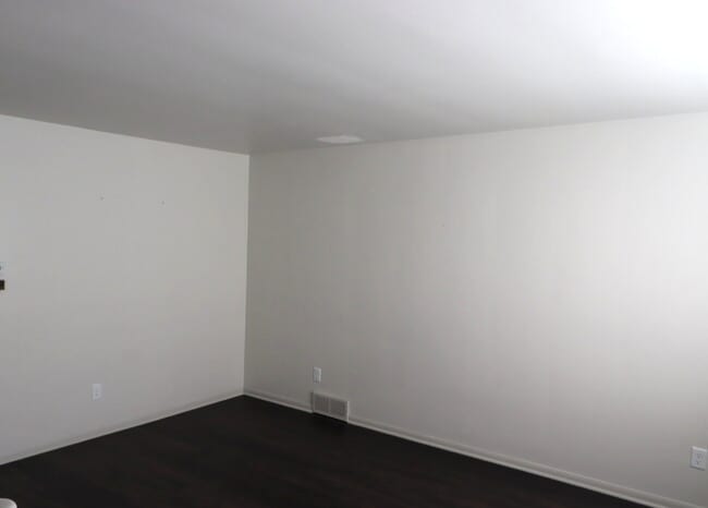 Building Photo - Updated 3-Bed Duplex with 1.5 Baths in Appleton