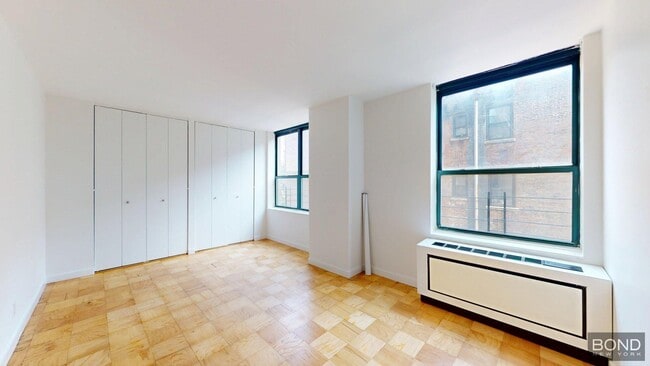 Building Photo - 247 W 87th St
