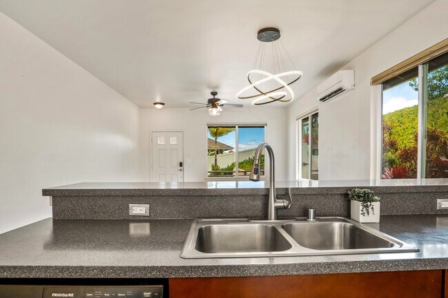 Foto del edificio - Beautiful Designed Spacious 3 bed/2.5 Bath Home at Kehalani with Ocean Views!