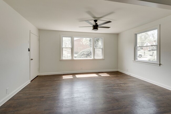 Foto del edificio - Cute House, Quiet Street in the Heart of S...