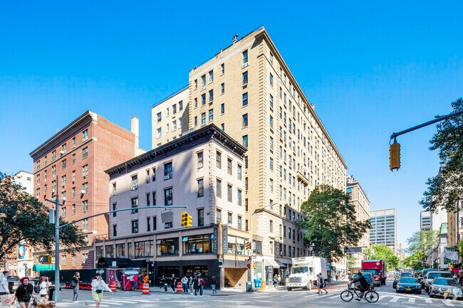 Building Photo - 826-842 Lexington Ave