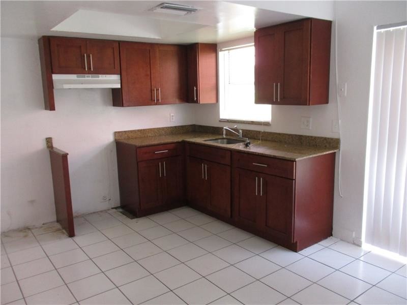 Primary Photo - 2502 NW 52nd Ave
