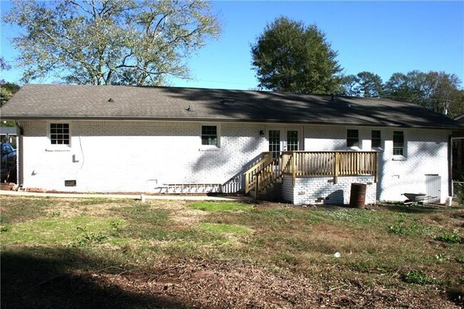 Building Photo - 5911 Meadowbrook Dr