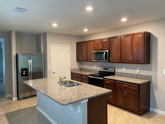Building Photo - 227 Duke Dr