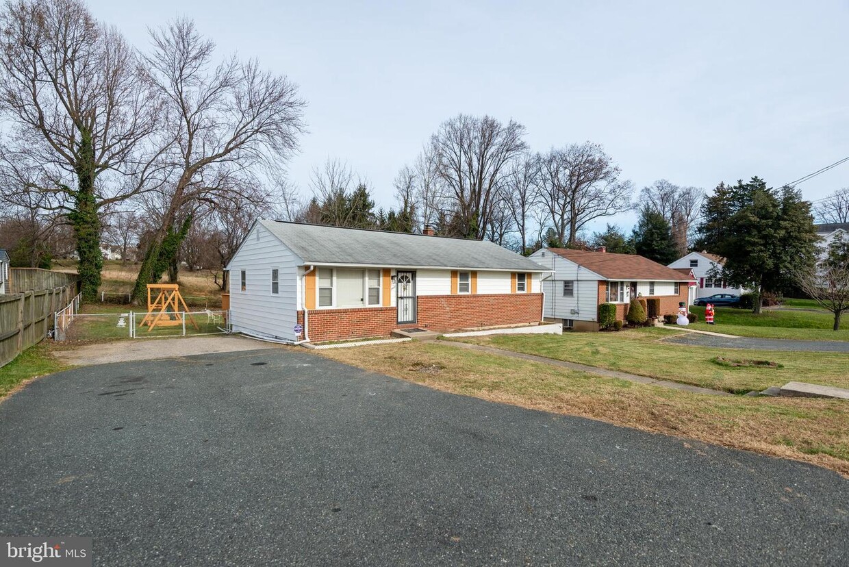 Foto principal - 3418 E Joppa Rd