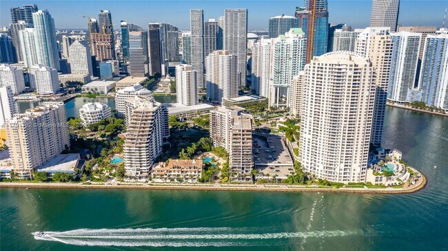 Foto del edificio - 540 Brickell Key Dr