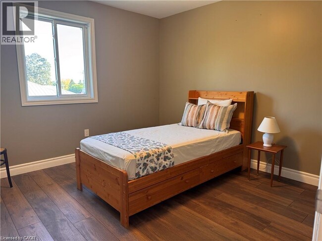 Photo du bâtiment - 122 Courtland Ave E