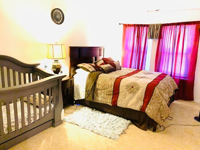 Foto del edificio - 80 Emily Dr