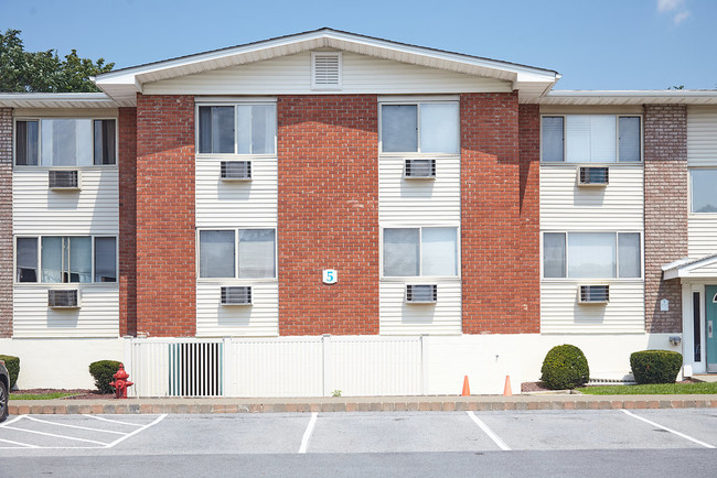 Building Photo - 6-A-106 Van Wagner Rd