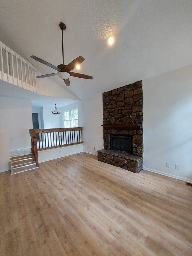 Foto del edificio - 74 Westpine Ct
