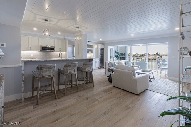 Foto del edificio - 250 Park Shore Dr
