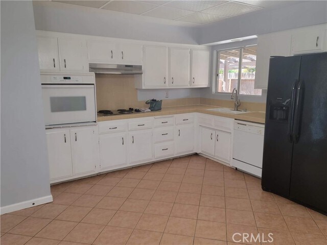 Foto del edificio - 879 Cardona Pl