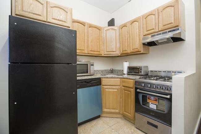 Photo - 64 E 129th St