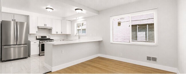 Building Photo - 11126 Crenshaw Blvd