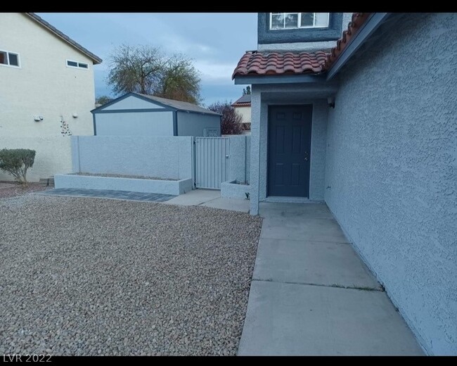 Building Photo - 576 Jackson Dr