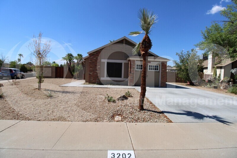 Primary Photo - 3202 N Ash Cir