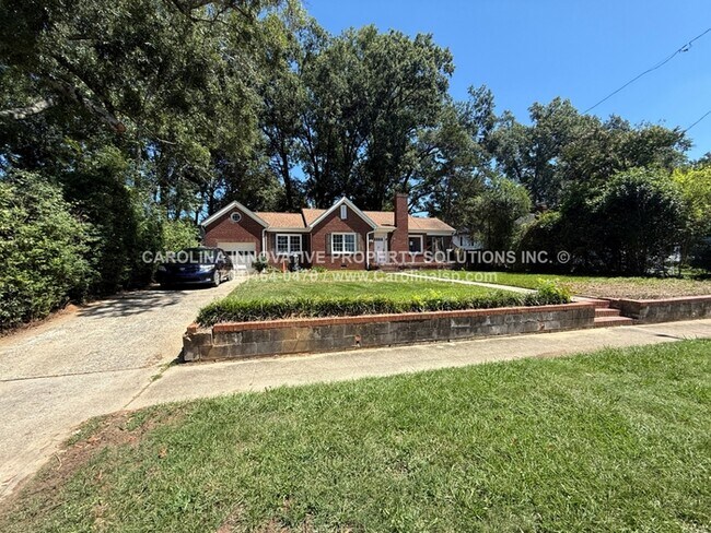 Foto del edificio - 1102 Ebenezer Ave Ext
