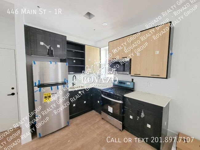 Building Photo - 446 Main St- 4 bedroom in East Orange