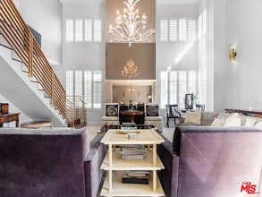 Building Photo - 121 S Palm Dr