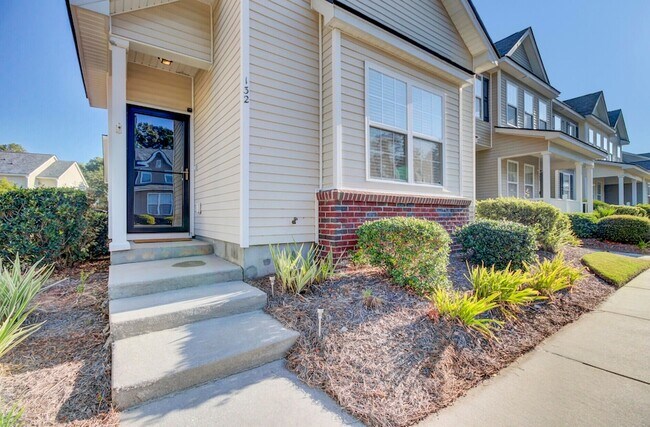 Foto del edificio - 132 Woodward Rd