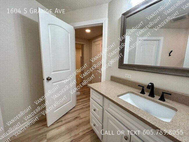 Foto del edificio - 1604 S Grange Ave