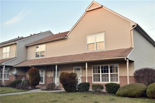 Primary Photo - 84 Sassafras Ct