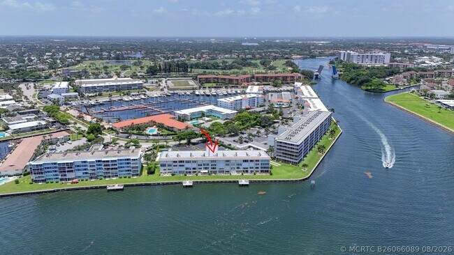 Foto del edificio - 52 Yacht Club Dr
