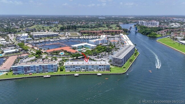 Building Photo - 52 Yacht Club Dr