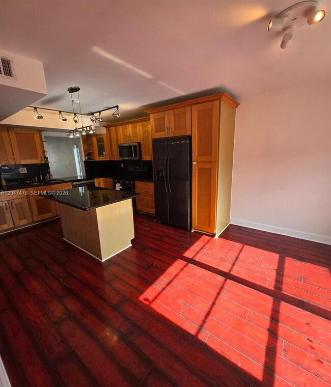 Foto del edificio - 926 NE 27th Ave