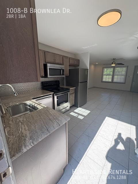 Foto del edificio - 1008-B Brownlea Dr.-