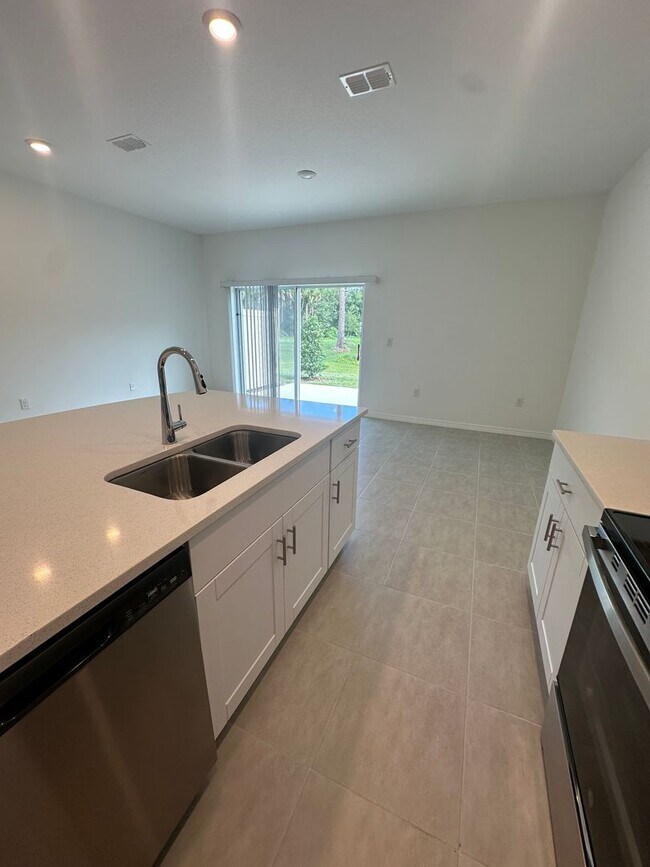 Foto del edificio - Brand New Townhome in Riverfront Community