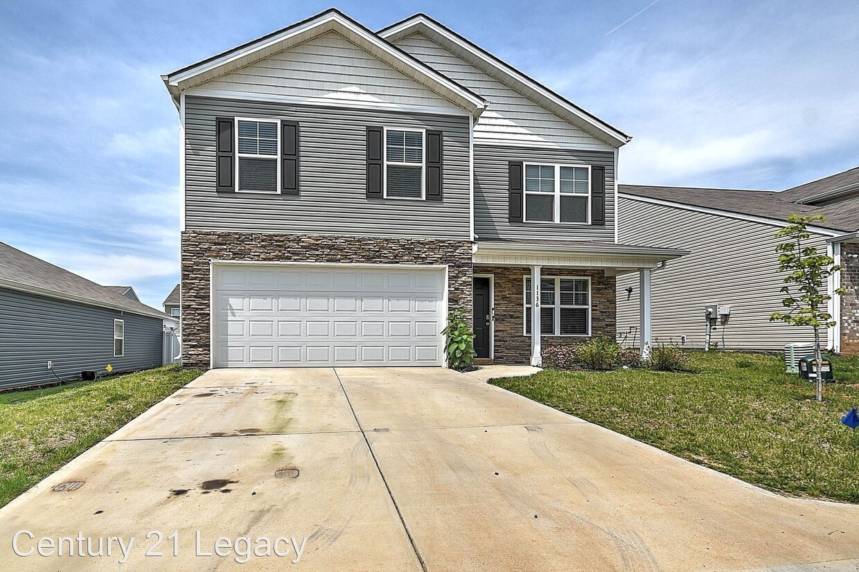 4 br, 2.5 bath House 1136 Tay Station House Rental in Kingsport, TN