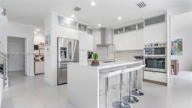 Building Photo - 321 SW 194th Ave