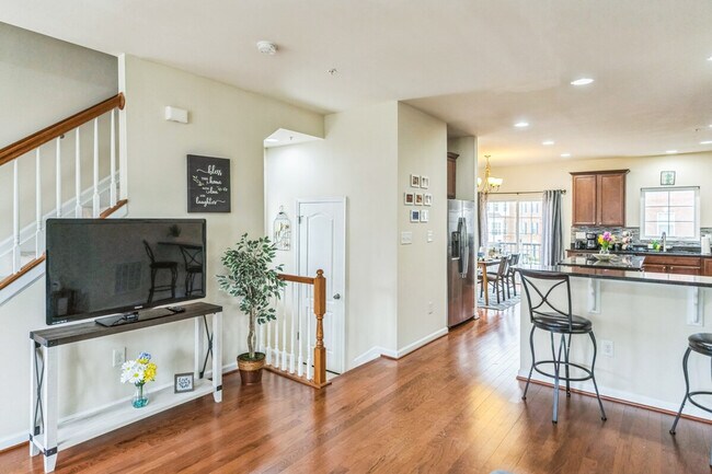 Foto del edificio - 7980 Blue Stream Dr
