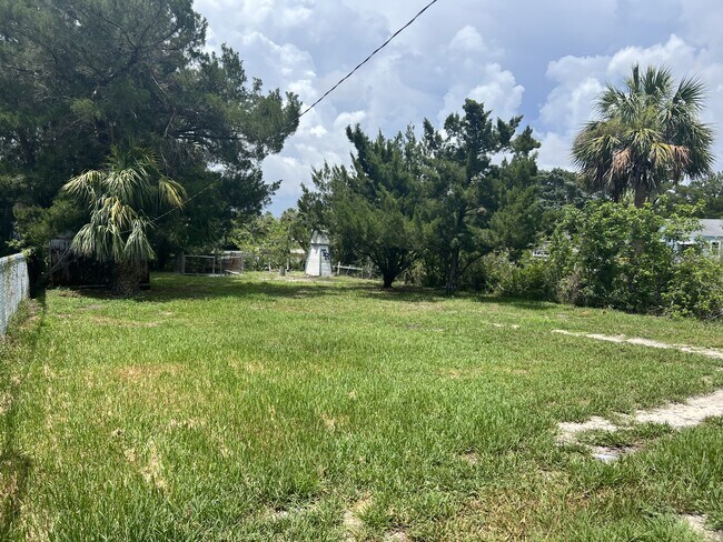 Foto del edificio - 14830 Atlantic Ave