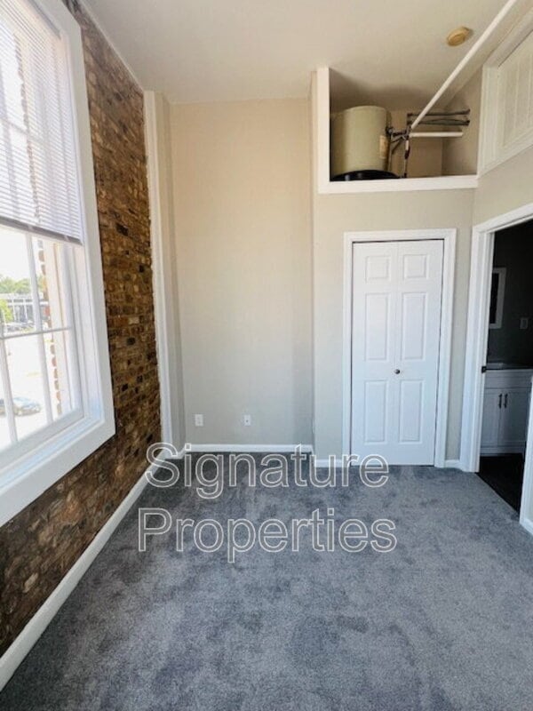 Building Photo - 22 Bollingbrook St