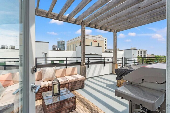 Foto del edificio - 907 Arlington Ave N