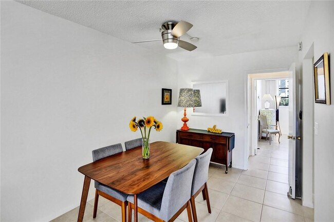 Foto del edificio - 101 N Birch Rd