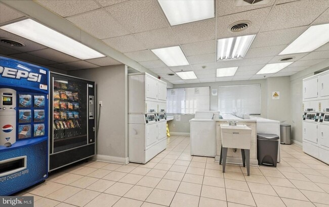 Building Photo - One bedroom in Rittenhouse Square area