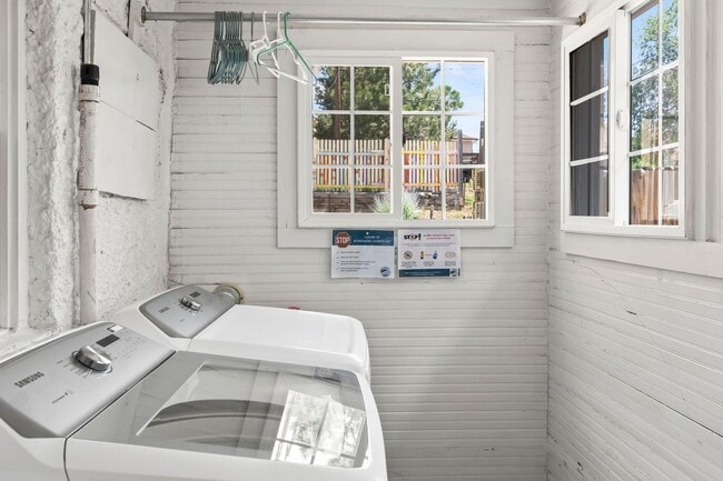 Building Photo - Charming partially furnished 1 bedroom Duplex Apartment