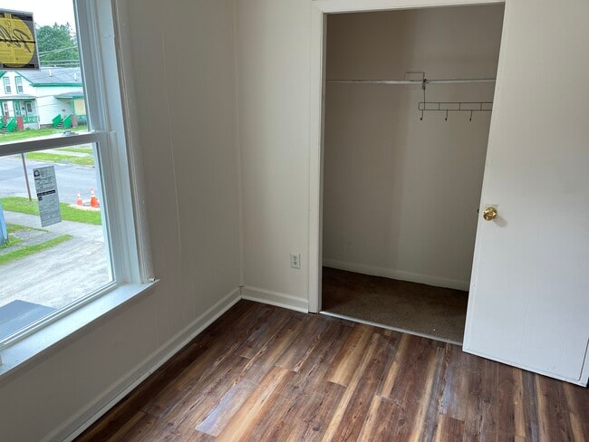 Building Photo - 36 Mitchell St