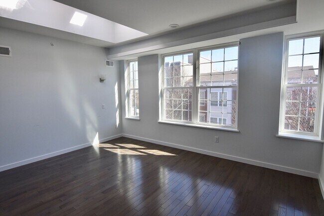 Building Photo - 1336 N 7th St